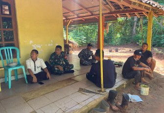 Babinsa Koramil 0801/01 Pacitan Komsos Dengan Warga Binaan