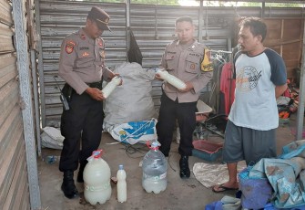 Tim Patroli KRYD Polsek Muntilan Sita Puluhan Liter Tuak
