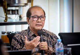 Sekretaris Kementerian Koperasi dan UKM Arif Rahman Hakim saat membuka Webinar yang diselenggarakan secara daring, Kamis (22/2/2024)