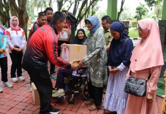 Pemberian tali asih kepada Warakawuri dan Purnawirawan menjadi momen emosional yang memperkuat rasa solidaritas di antara anggota Batalyon
