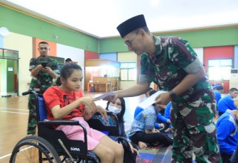 Korem 052/Wkr berikan Bantuan kepada Anak-anak Berkebutuhan Khusus