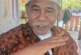Tokoh Spiritual Negeri Seribu Suluk  Drs Enda Rukhyana 