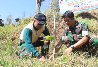 Kodim 0806/Trenggalek Tanam Bambu, Selamatkan Air untuk Generasi Mendatang
