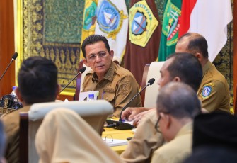 Gubernur Ansar Ahmad 