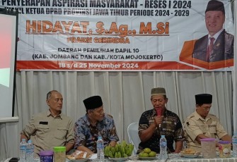 Wakil Ketua DPRD Jawa Timur Hidayat mengaku mendapat keluhan soal tingginya angka perceraian di Mojokerto. Hal itu disampaikan saat reses di Desa Gondang, kecamatan Gondang, kabupaten Mojokerto pada Rabu (20/11/2024)