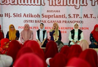 Seminar Kesehatan Remaja Putri bersama istri Capres nomor urut 3 Ganjar Pranowo, Siti Atikoh Suprianti di Pondok Pesantren Khas Kempek, Gempol, Cirebon, Jawa Barat, Selasa (30/1/2024).