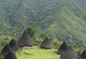 Kampung Wae Rebo Yang Mendapat Pengakuan Dunia Sebagai Salah Satu Desa Tercantik Kedua Dunia Versi Spectator Index.