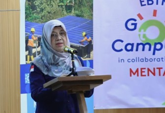 Direktur Aneka Energi Baru dan Terbarukan Direktorat Jenderal EBTKE Andriah Febby Misna saat memberikan sambutan.
