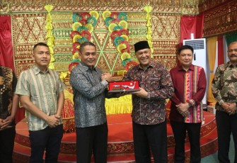 Danrem 012/Teuku Umar Disambut dengan acara Peusijuk di Pendopo Aceh Selatan