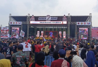 Suasana acara kampanye akbar pasangan calon bupati dan wakil bupati Karanganyar nomor urut 2, Adhe Eliana dan Rober Christanto (Berlian), di Stadion 45 Karanganyar, Sabtu (23/11/2024)