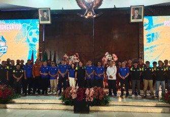 Launching pemain Persika Karanganyar, di Pendopo Rumah Dinas Bupati, Minggu (29/12/2024) malam.