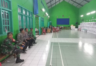 Kodim Pacitan Bersinergi dengan Polres saat Amankan Kotak Suara di Gudang Penyimpanan PPK
