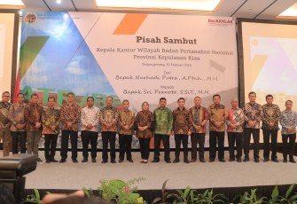 Wakil Bupati Bintan Ahdi Muqsith menghadiri acara pisah sambut Kepala Kantor Wilayah Badan Pertanahan Nasional Provinsi Kepulauan Riau bersama Ketua Gerakan Organisasi Wanita (GOW) Bintan, Selasa malam (20/02) di Trans Convention Center Tanjungpinang