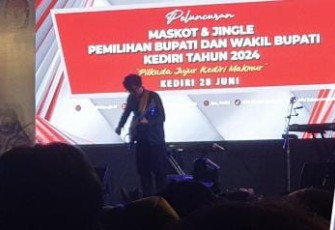KPU Kabupaten Kediri menggelar Peluncuran Maskot dan Jingle Pemilihan Bupati dan Wakil Bupati Kediri tahun 2024 berlangsung di Halaman Belakang Kantor Bupati Jalan Soekarno Hatta Ngasem Kab Kediri, Jumat (28/6/2024).