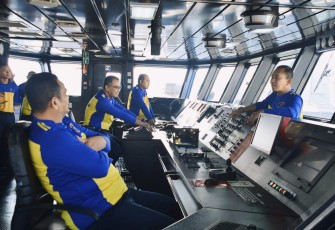 Panglima Kolinlamil Kunjungi KRI Bontang-907 yang Tengah Sandar 