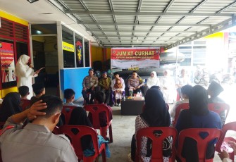 Kapolres Bintan Bersama Ketua Bhayangkari Cabang Bintan Laksanakan Jumat Curhat