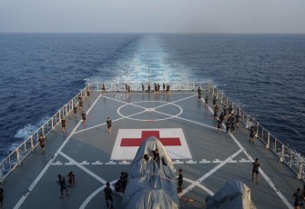 Satgas Port Visit Mesir 2024 saat Laksanakan Olahraga diatas KRI, Minggu (11/02).
