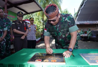 Fasilitas sumur bor yang dibangun dalam program TNI AD Manunggal Air di Desa Wapsalit, Kecamatan Lolonguba, Kabupaten Buru diresmikan langsung oleh Pangdam XVI/Pattimura Mayjen TNI Syafrial, PSC., M.Tr.(Han)., Selasa (9/1/2024)