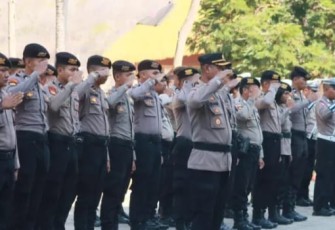 Ratusan personel Polres Manggarai Barat,  Nusa Tenggara Timur siap mengamankan acara pentabisan uskup perdana di Labuan Bajo,Jumat (1/11/2024)