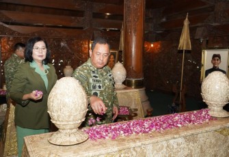 Irdivif 2 Kostrad Turut Hadir dalam Ziarah Rombongan Kaskostrad di Astana Giri Bangun