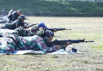 Detasemen Markas Komando Pemeliharaan Materiel TNI Angkatan Udara (Denma Korharmatau) menggelar latihan menembak laras panjang di Lapangan Tembak Kopasgat, Lanud Sulaiman, Margahayu, Bandung, Jumat (08/03/2024)