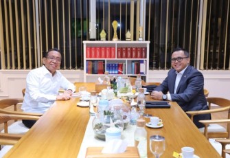 Menteri PANRB Abdullah Azwar Anas dan Mensesneg Pratikno di Kantor Kementerian PANRB, Jakarta, Rabu (21/02).