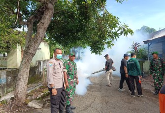 Fogging Cegah DBD di wilayah RT 05 dan RT 06 RW 02, Jalan Kemiri, Kelurahan Taman, Kecamatan Taman, Kota Madiun, pada Jumat (27/12/2024).