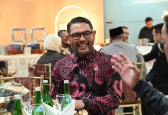 Anggota Komisi III DPR RI M. Nasir Djamil saat mengikuti agenda Kunjungan Kerja Spesifik Komisi III DPR RI ke Markas Polda Jawa Timur