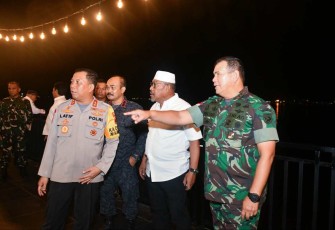 Pangdam XVI/Pattimura Mayjen Syafrial monitoring pengamanan malam tahun baru 2024, Minggu (31/12)