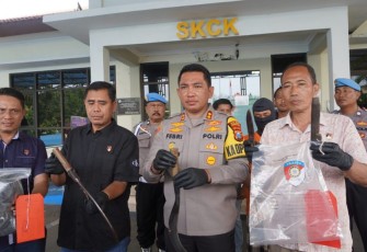 Kapolres Bangkalan AKBP Febri Isman Jaya saat memberikan keterangan pers 