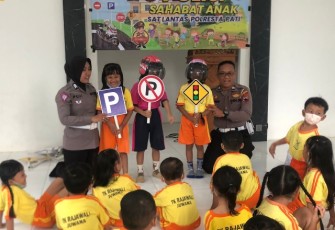 Edukasi Satbinmas untuk anak usia dini di TK Rajawali Pati
