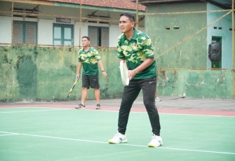 Olahraga tenis lapangan perwira Yonarmed 11 Kostrad, Sabtu (27/1)