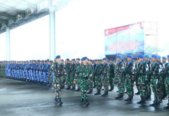 Danlanud Sultan Hasanuddin Marsma TNI Bonang Banyuaji G, saat inspeksi pasukan dalam penutupan latihan Sriti Gesit 2024, Rabu (7/2)