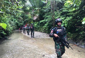 Patroli patok perbatasan Satgas Yonif 310/KK 