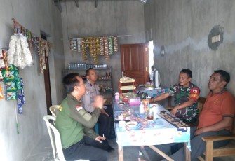Komsos Babinsa bersama warga binaannya