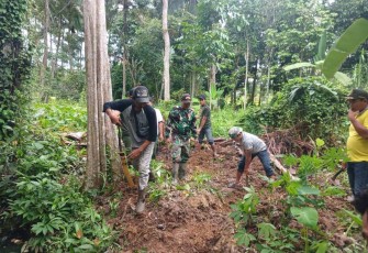 Karya bakti bersihkan lingkungan di wilayah 