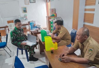 Komsos validasi data penerima bantuan dengan perangkat desa wilayah binaan