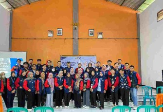 Pelaksanaan evaluasi KKN Mahasiswa UPGRIS di Balai Desa Geritan