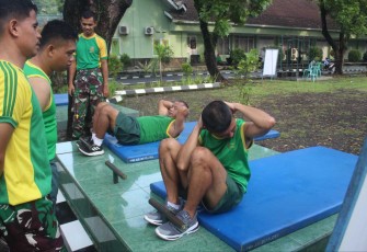 Pembinaan Fisik Prajurit Menarmed 2 Kostrad, Jum'at (8/3)