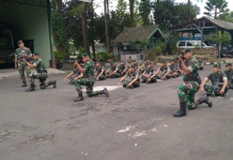 Latihan menembak reaksi prajurit Menarmed 2 Kostrad 