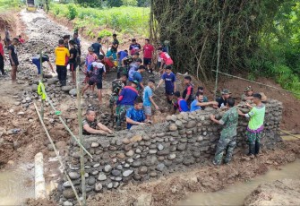 Pembangunan plat duiker desa Panaikang 