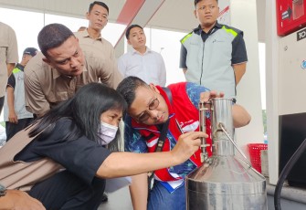 Polda Jatim bersama Pertamina cek kualitas dan stok BBM, Senin (8/4)