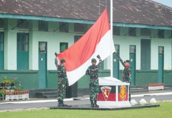 Upacara bendera 17-an prajurit Yonarmed 11/GG/2/2 Kostrad, Rabu (17/4)