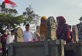 Ziarah dan tabur bunga di makam Ki Hadjar Dewantara 