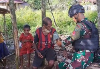 Pemeriksaan kesehatan warga pegunungan bintang 