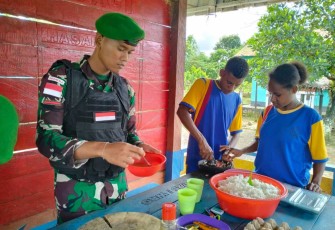 Edukasi pelajar membuat nasi goreng 