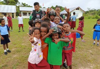 Keceriaan anak-anak saat fun game