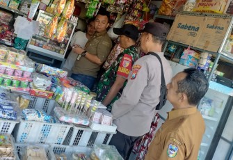 Razia rokok ilegal di wilayah desa binaan 