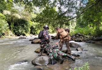 Latihan survival latma CARAT 2024 di Lampung 