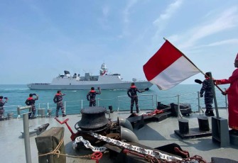 Passing exercise dengan kapal perang Belanda